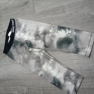 Nike Black and Gray Athletic Leggings with Stretchy Fit